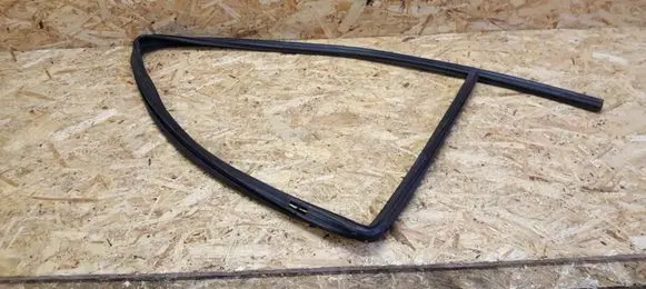 Opel Zafira B Rubber seal rear door window/glass 13132029
