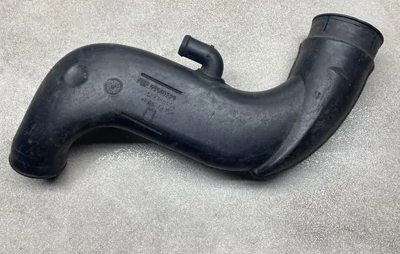Opel Zafira B Intercooler hose/pipe 55560229