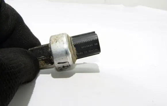 Ford B-MAX Oil pressure sensor BT4319D594AA