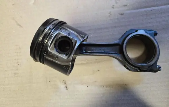 Ford Galaxy Piston with connecting rod 6G9Q