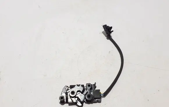 Volvo XC40 Engine bonnet (hood) release handle 32277429
