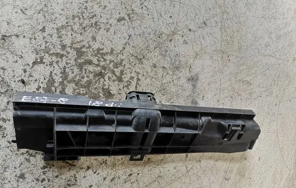 BMW 1 E81 E87 Radiator mount bracket 11074810