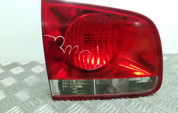 Tailgate rear/tail lights