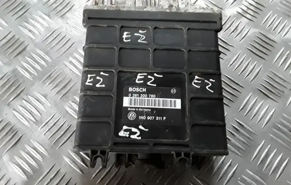 Volkswagen Golf III Engine control unit/module 0261200760 1H0907311F