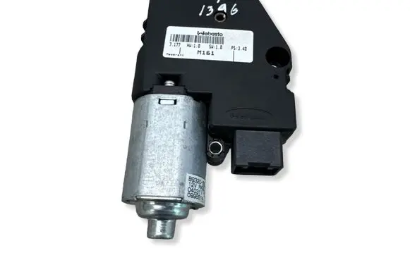 Maserati Levante Sunroof motor/actuator 6114484A01 6114482A01 B9320656C