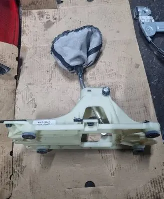 Mitsubishi Colt Gear shifter/selector 8129100000