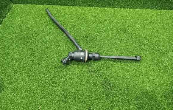 Renault Master III Clutch master cylinder 8200673232