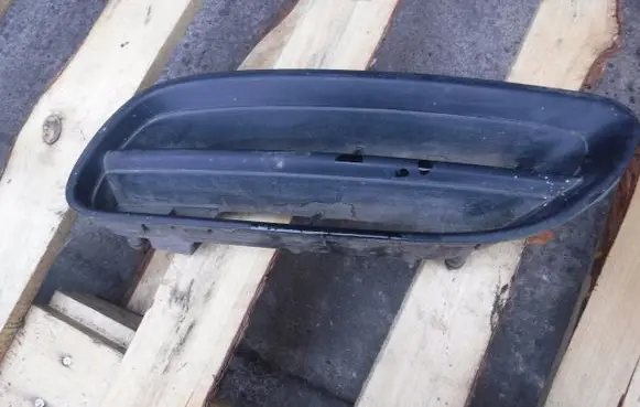 Nissan Primera Front bumper lower grill 623326F600