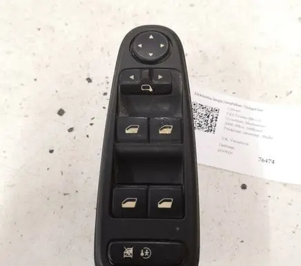 Citroen C4 I Picasso Electric window control switch 96639382ZD