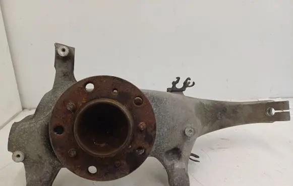 BMW M6 Front wheel hub AIMGSICU