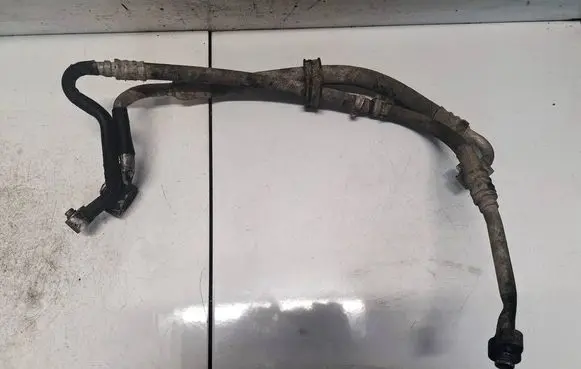 Volkswagen PASSAT B5.5 Air conditioning (A/C) pipe/hose 