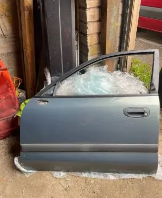 Mitsubishi Carisma Front door
