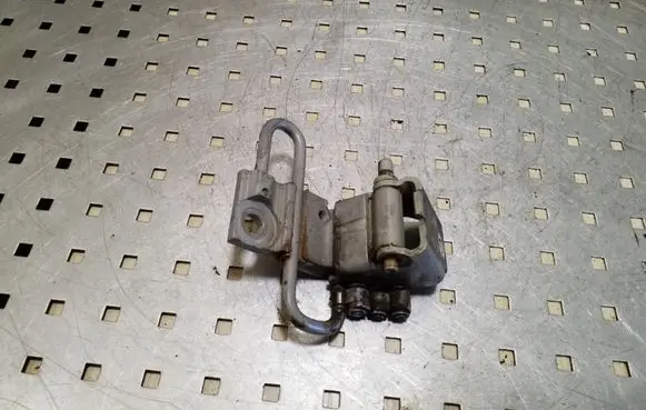 Audi A4 S4 B7 8E 8H Front door lower hinge 8E0831411B