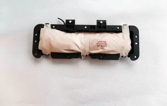 Mercedes-Benz ML W166 Knee airbag 1668600102