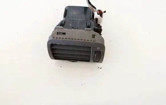 Volkswagen PASSAT B5 Dash center air vent grill 3b0819703d