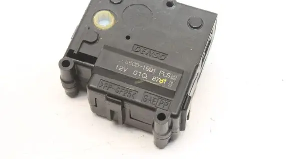 Toyota RAV 4 (XA40) Air flap motor/actuator 0638001991