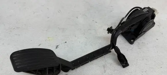 Peugeot 407 Accelerator throttle pedal F00C3E2429 9651510780