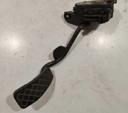 Volkswagen PASSAT B5 Accelerator throttle pedal 8E2721523A