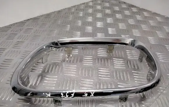 BMW X5 E53 Front bumper upper radiator grill 51138247 6330
