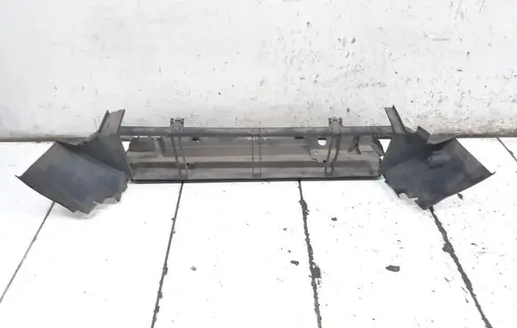 Mercedes-Benz CLS C218 X218 Intercooler air channel guide A2185050430