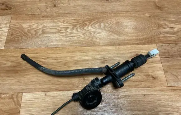 Saab 9-3 Ver2 Clutch master cylinder 24412670