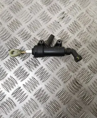 BMW 5 E39 Clutch master cylinder 21526758823