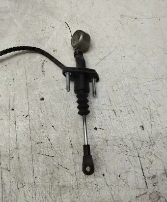 Opel Astra H Clutch master cylinder 90523769