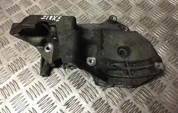 Opel Vectra B Engine mounting bracket 90502770