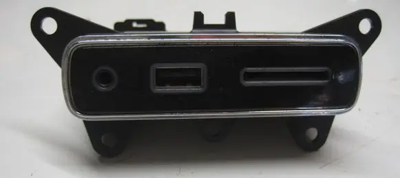 Jeep Grand Cherokee USB socket connector 68141322AA
