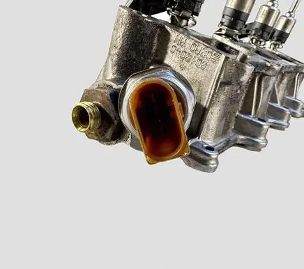 Volkswagen Touran I Fuel main line pipe
