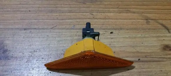 Ford Focus Front fender indicator light