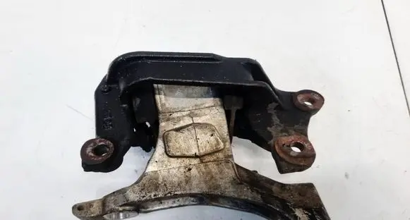 Honda Accord Engine mount bracket 