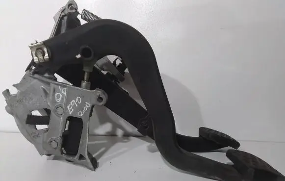 BMW 3 E90 E91 Brake pedal 42322503 A1S19CU3