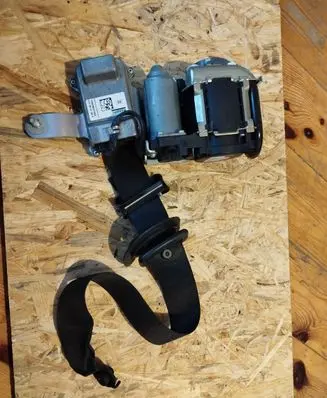 Mercedes-Benz C W204 Front seatbelt 615274900 011L000 BMPT1273