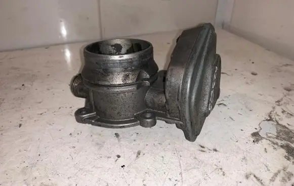 BMW 1 E81 E87 Throttle valve 780437301 D2325