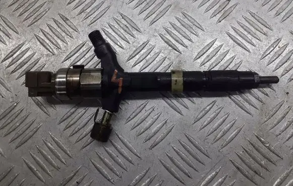 Toyota Corolla E120 E130 Fuel injectors set 23670-27020
