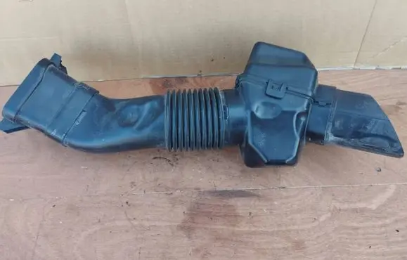 Infiniti EX Air intake duct part