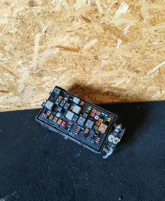 Opel Insignia A Fuse module 22933570