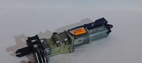 Volkswagen PASSAT B7 Tailgate hydraulic pump motor 3C9827384K