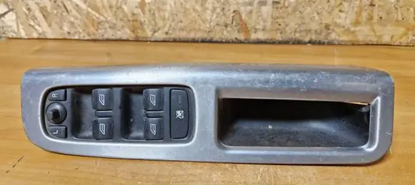 Volvo V50 Electric window control switch 8679666