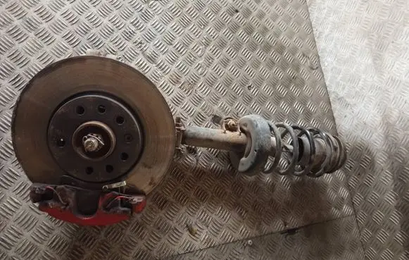 Opel Zafira A Front wheel hub spindle knuckle