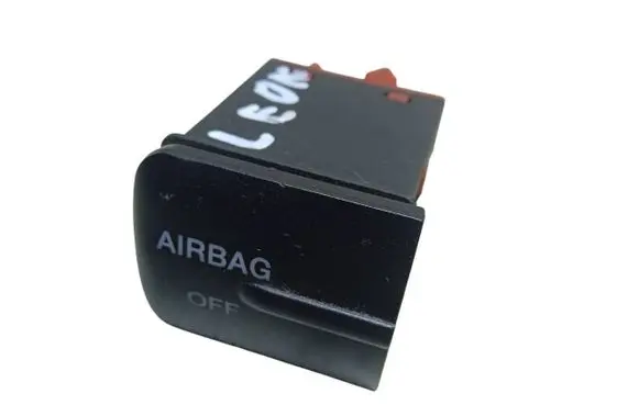 Passenger airbag on/off switch