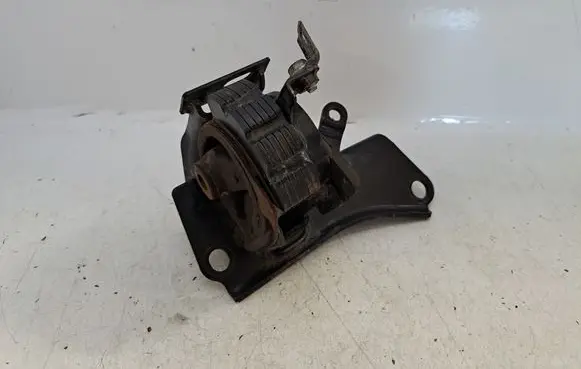 Toyota Avensis T250 Engine mount bracket 123720R010