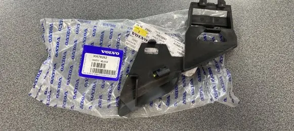 Volvo V50 Headlight/headlamp mounting bracket 30678262