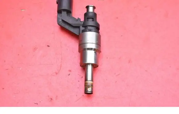 Skoda Octavia Mk2 (1Z) Fuel injector 03C906036A