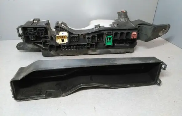 Toyota Corolla Verso E121 Fuse module