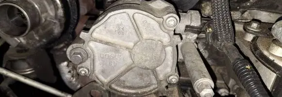 Mazda 3 II Vacuum pump d1562b