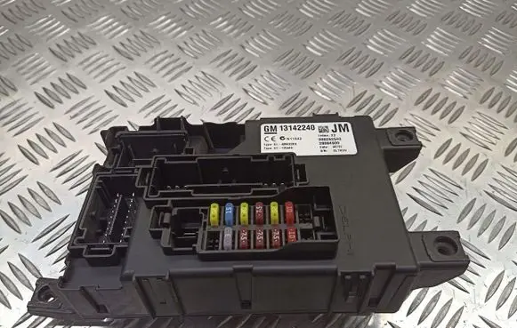 Opel Corsa D Fuse box cover 13142240