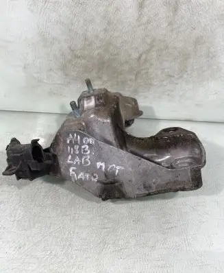 Audi A4 S4 B5 8D Engine mounting bracket 4b0199352b