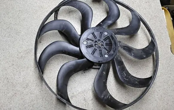 BMW 7 G11 G12 Electric radiator cooling fan 8686162